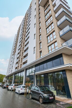 Vista frontal de la propiedad