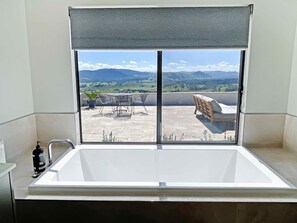 Interior - Tangory Rise - The most amazing view! (GLENDON BROOK)