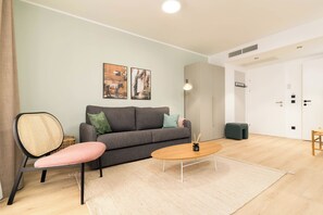 One-Bedroom Suite with Balcony | Living area - Limehome Vienna Favoritenstr (Vienna)
