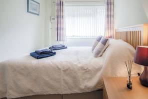 1 bedroom, premium bedding, bed sheets - 36 Beach Court - 1 Bed Apartment - Saundersfoot (Saundersfoot)