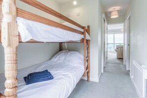 1 bedroom, premium bedding, bed sheets - 36 Beach Court - 1 Bed Apartment - Saundersfoot (Saundersfoot)