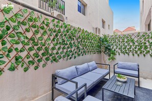 Apartment, 3 Bedrooms, Kitchen | Terrace/patio - bnbmehomes - Pvt Rooftop in Al Malqa -C4 (Riyadh)