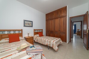 3 Schlafzimmer, Bügeleisen/Bügelbrett, WLAN, Bettwäsche
