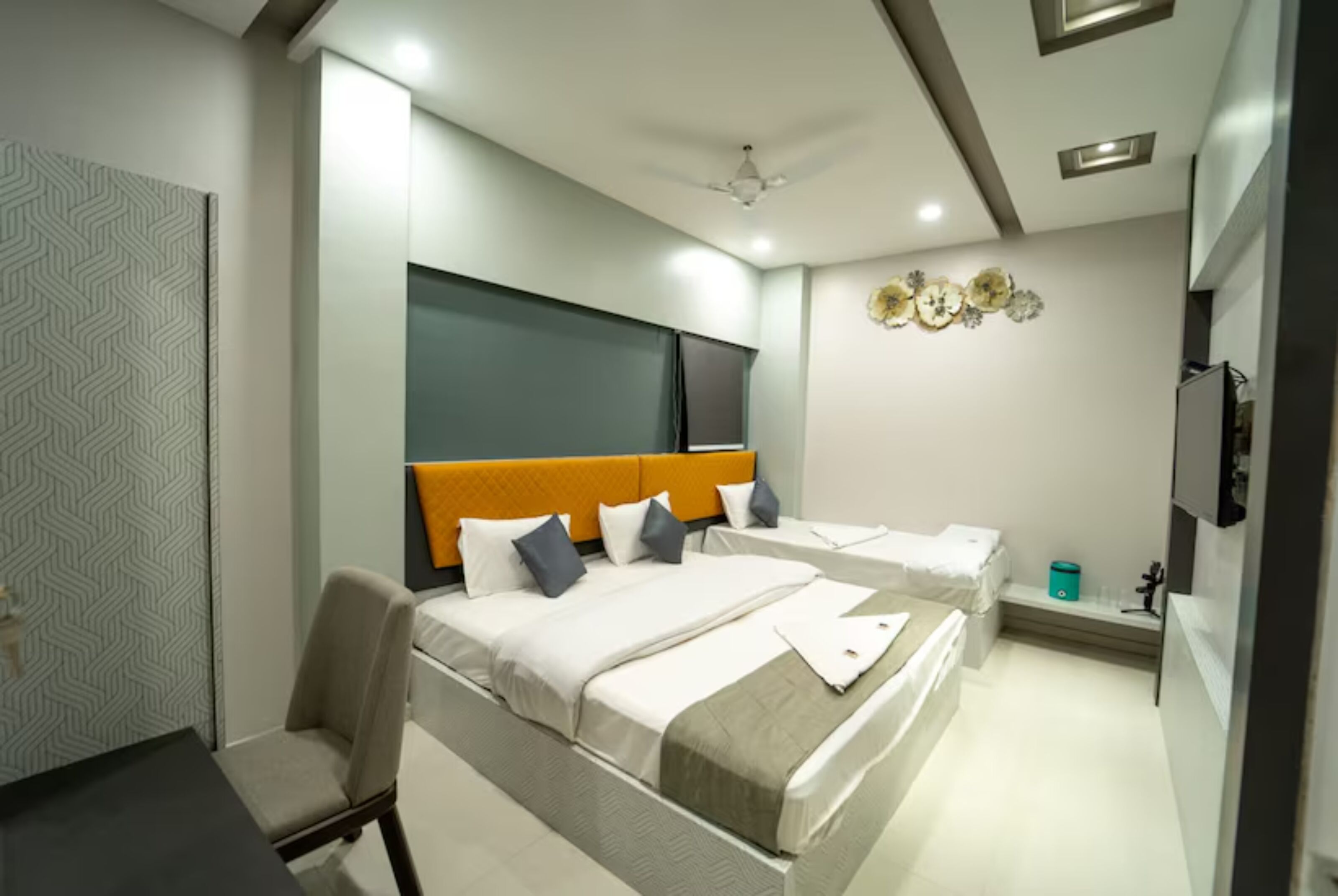 Deluxe Triple Room, City View | Free WiFi, bed sheets