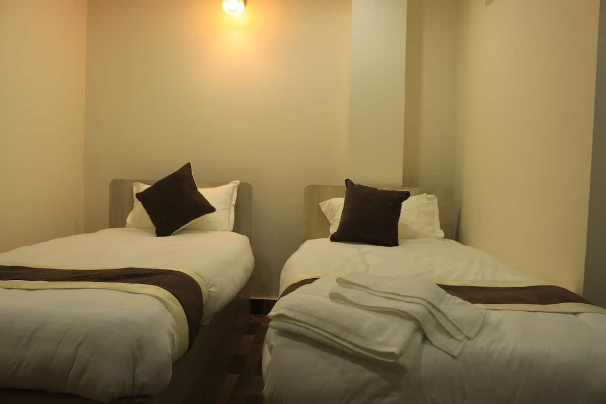Quarto duplo luxo | Escrivaninha, Wi-Fi de cortesia, roupa de cama