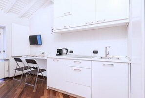 Kühlschrank, Herdplatte, Geschirrspüler