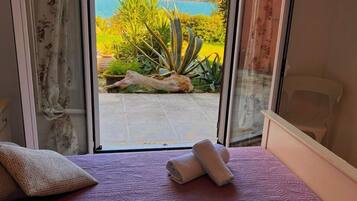 1 habitación, tabla de planchar con plancha, wifi gratis y ropa de cama