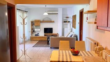 1 habitación, tabla de planchar con plancha, wifi gratis y ropa de cama