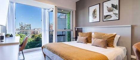 Bureau, fer et planche à repasser, Wi-Fi gratuit, draps fournis