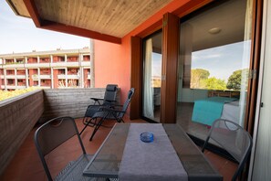 Comfort Studio Suite, Pool View | Balcony