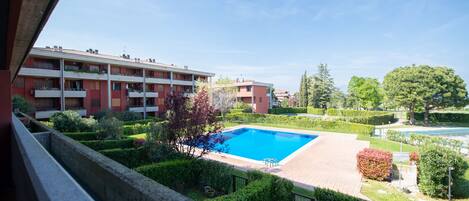 Comfort Studio Suite, Pool View | Balcony