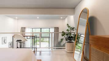 Deluxe Loft | 1 bedroom, iron/ironing board, free WiFi