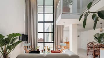 Executive Suite | 1 bedroom, iron/ironing board, free WiFi