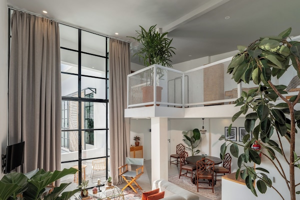 Executive Suite | 1 bedroom, iron/ironing board, free WiFi