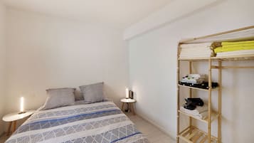 Comfort-Apartment, Blick auf den Innenhof | Allergikerbettwaren, individuell eingerichtet