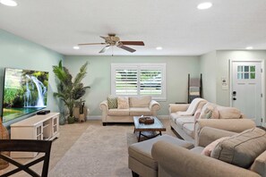 テレビ、テレビゲーム、書斎 / ワークスペース