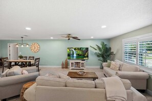 テレビ、テレビゲーム、書斎 / ワークスペース