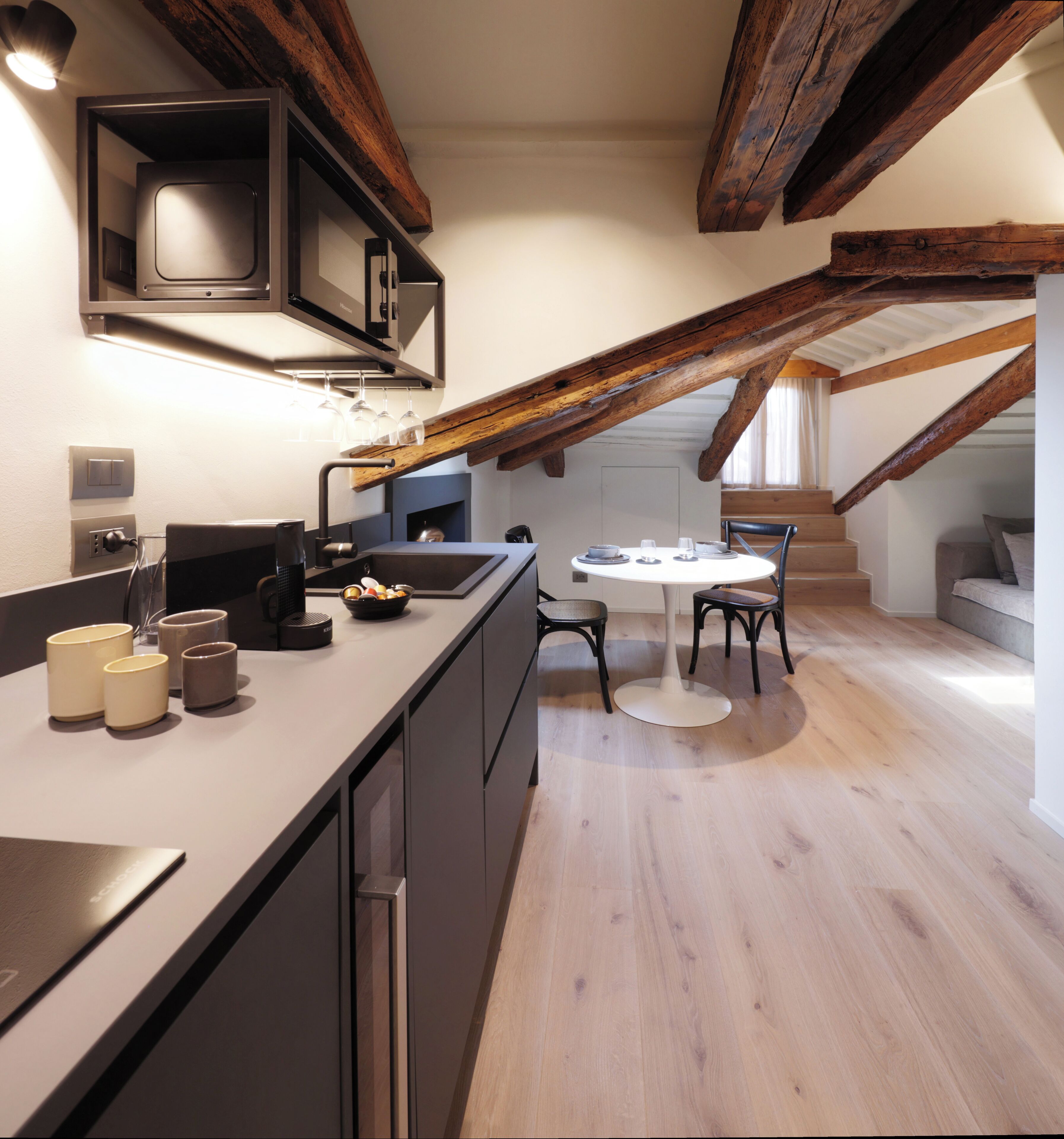 Panoramic Apartment, Terrace, City View | Living area | 43-inch Smart TV with satellite channels, Netflix, pay films