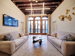 Royal Suite, Jetted Tub, Canal View (Noble) | Living area | 43-inch Smart TV with satellite channels, Netflix, pay movies