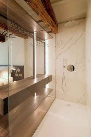 Panoramic Apartment, Terrace, City View | Bathroom shower - Palazzina Riva (Venice)