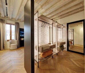 Deluxe Apartment | Egyptian cotton sheets, premium bedding, down comforters - Palazzina Riva (Venice)