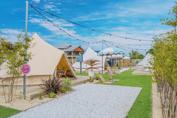 Een strijkplank/strijkijzer, gratis wifi, beddengoed