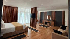 Studiosuite – basic, balkong, strandutsikt | Skrivebord, blendingsgardiner, lydisolert og wi-fi (inkludert)