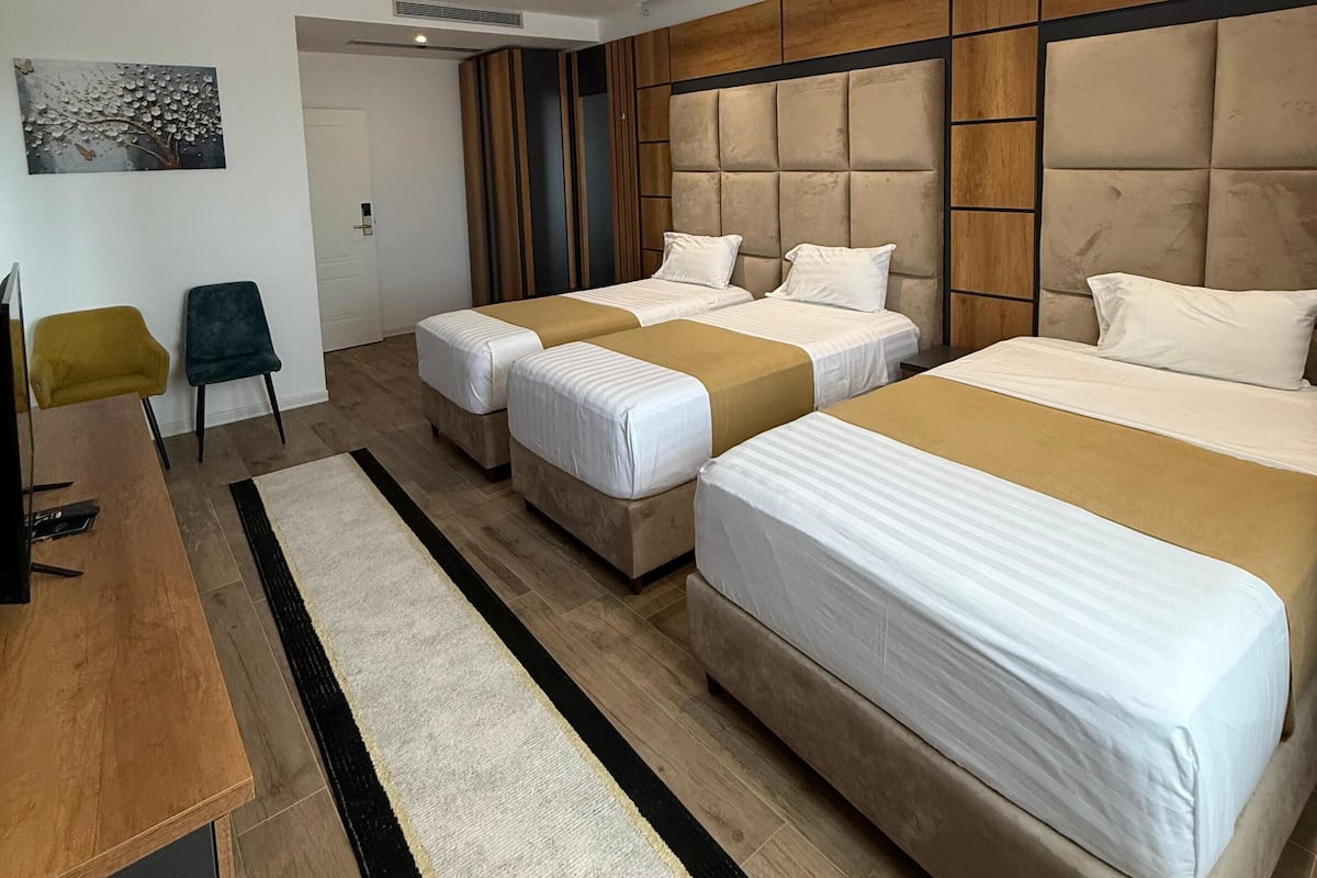Classic Triple Room | 1 bilik tidur, meja, langsir/tirai gelap terus, kalis bunyi