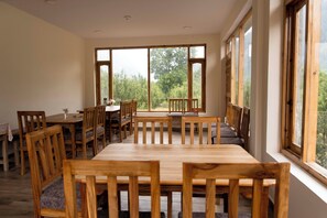 Restaurant - The Kamru Riverside Camps and Resorts (Sangla)