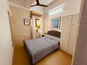1 bedroom, desk, iron/ironing board, WiFi - Central Apartment in Bandra Area, Near Hinduja Hospital
(Mumbai)