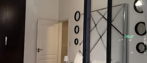 1 bedroom, bed sheets