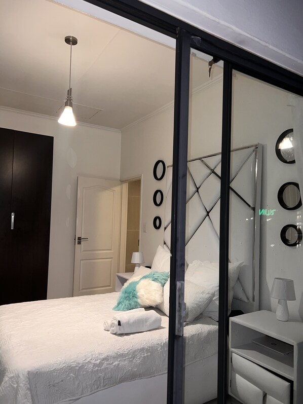 1 bedroom, bed sheets