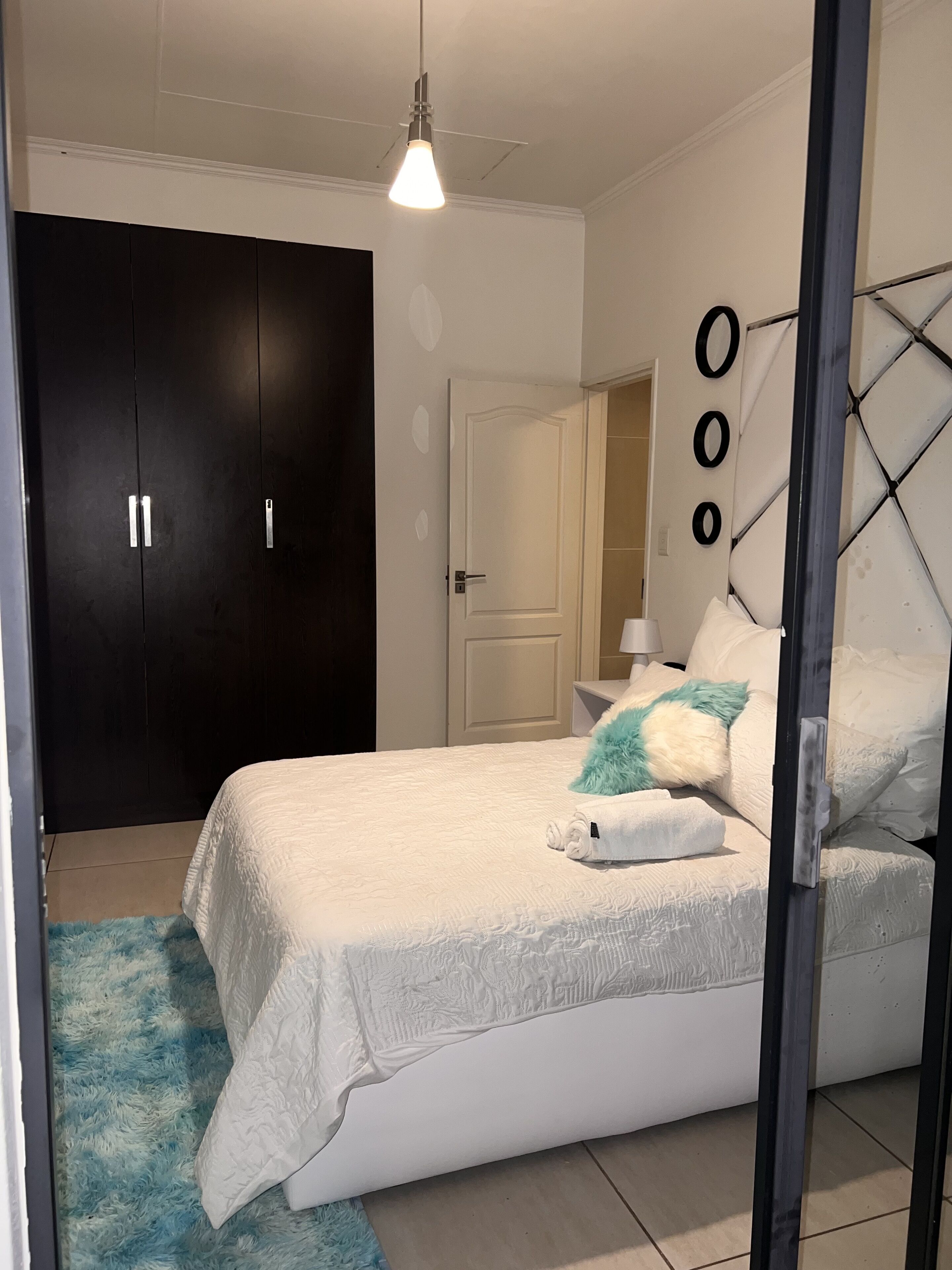 1 habitación y ropa de cama 