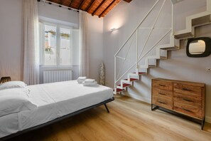 Comfort Apartment | 3 bedrooms, premium bedding, down duvets, individually decorated - Giglio Celeste by Mmega (Florence)