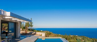 Nikolakos Villa - pirvate pool