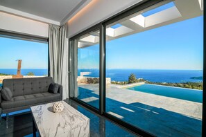 TV - Nikolakos Villa - pirvate pool (Zakinthos)