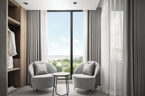 1 bedroom, premium bedding, pillow-top beds, minibar