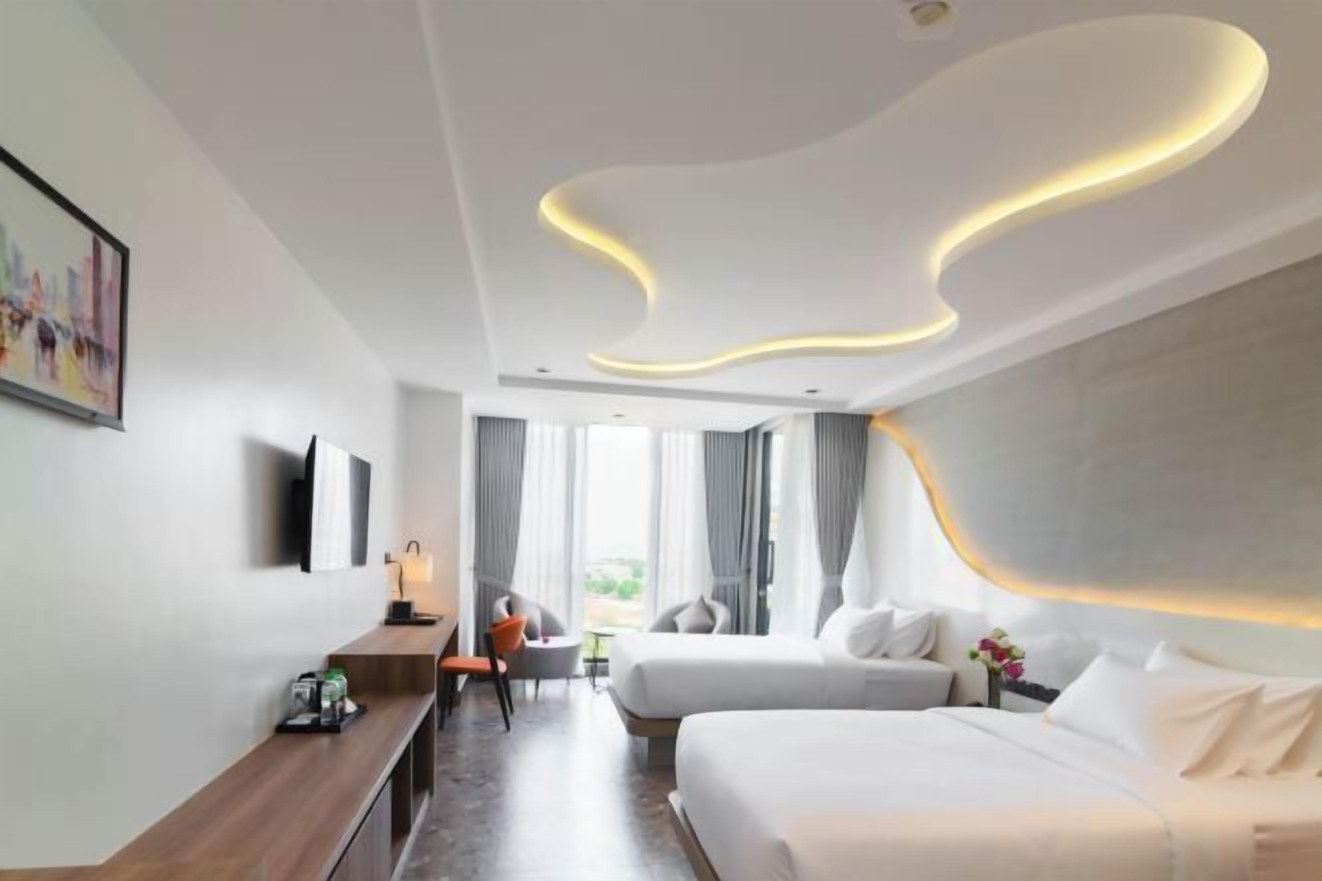 Premium bedding, pillowtop beds, minibar, in-room safe