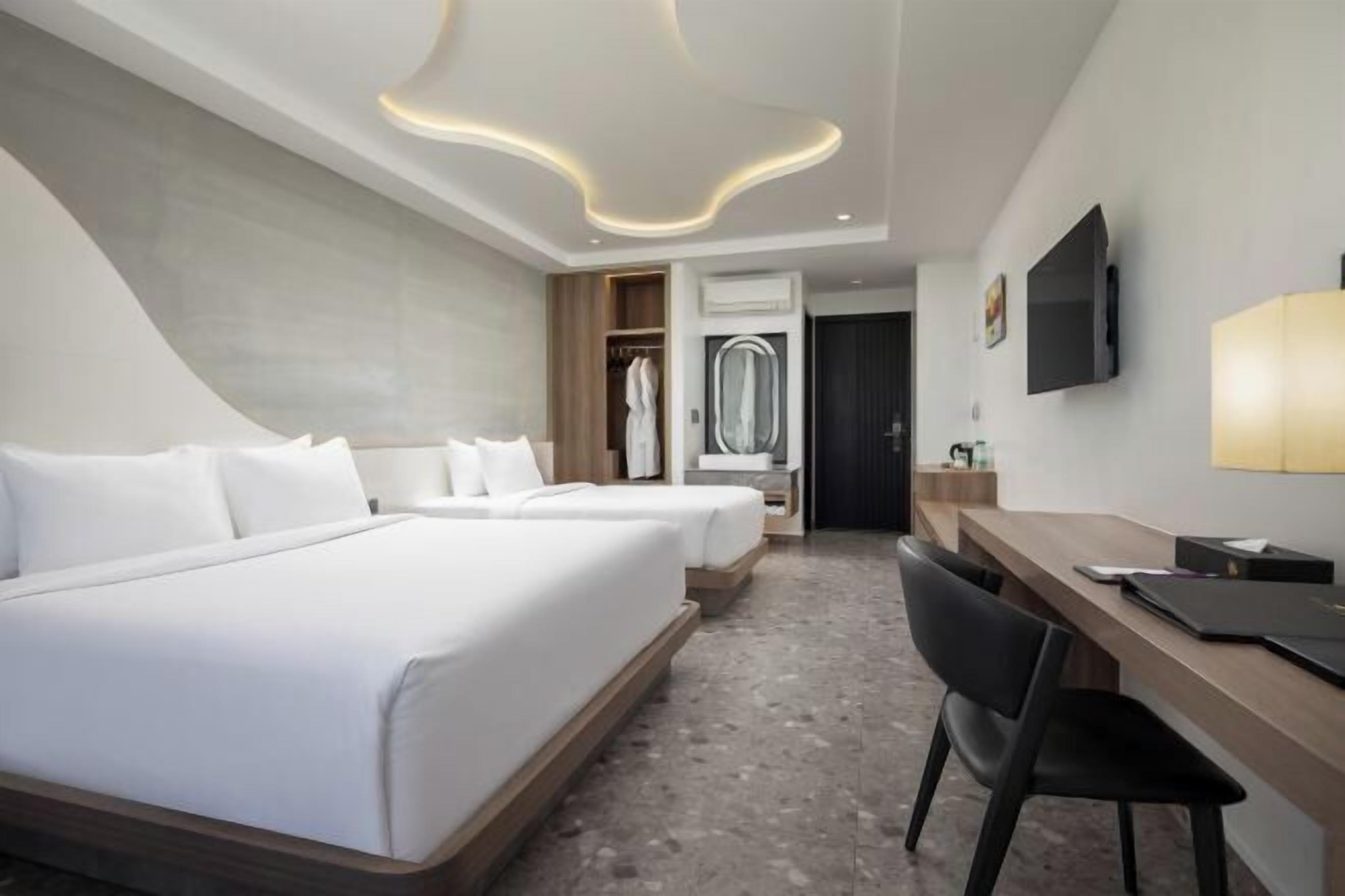 Premium bedding, pillowtop beds, minibar, in-room safe