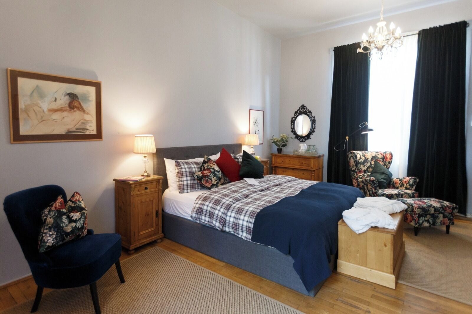 Dobbeltrom – deluxe | Safe på rommet, strykejern/-brett og wi-fi (inkludert)