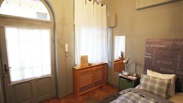 Apartamento família | Cofres nos quartos, ferros/tábuas de passar roupa, Wi-Fi de cortesia