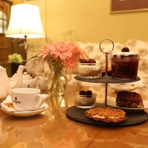 Family Apartment | Living area | TV