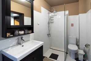 Double Room | Bathroom | Hair dryer, bathrobes, slippers, towels