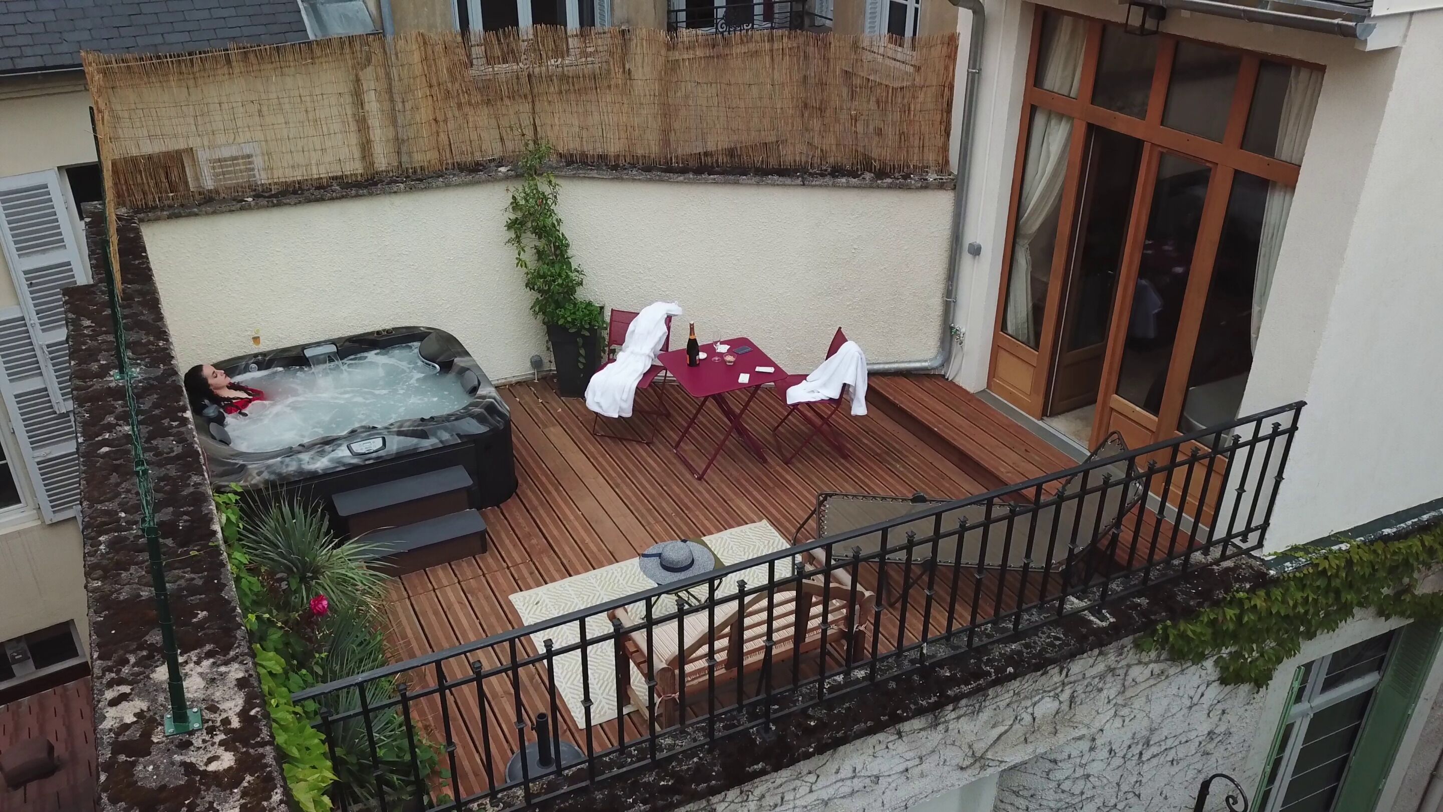 Honeymoon Apartment, Ensuite (Suite Ronde ) | Outdoor spa tub