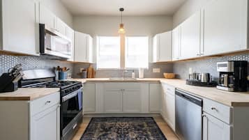 Frigorífic, microones, forn i placa de cuina