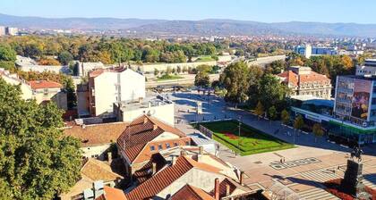 Tizza-Modern 55m2 flat right above the city center, spectacular view