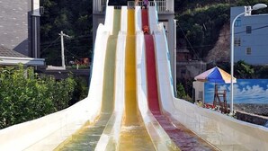 A multi-colored water slide with a person at the top. - Qinshuiwan Holiday Hotel (Ninghai Wujia Manor) (Ninghai)