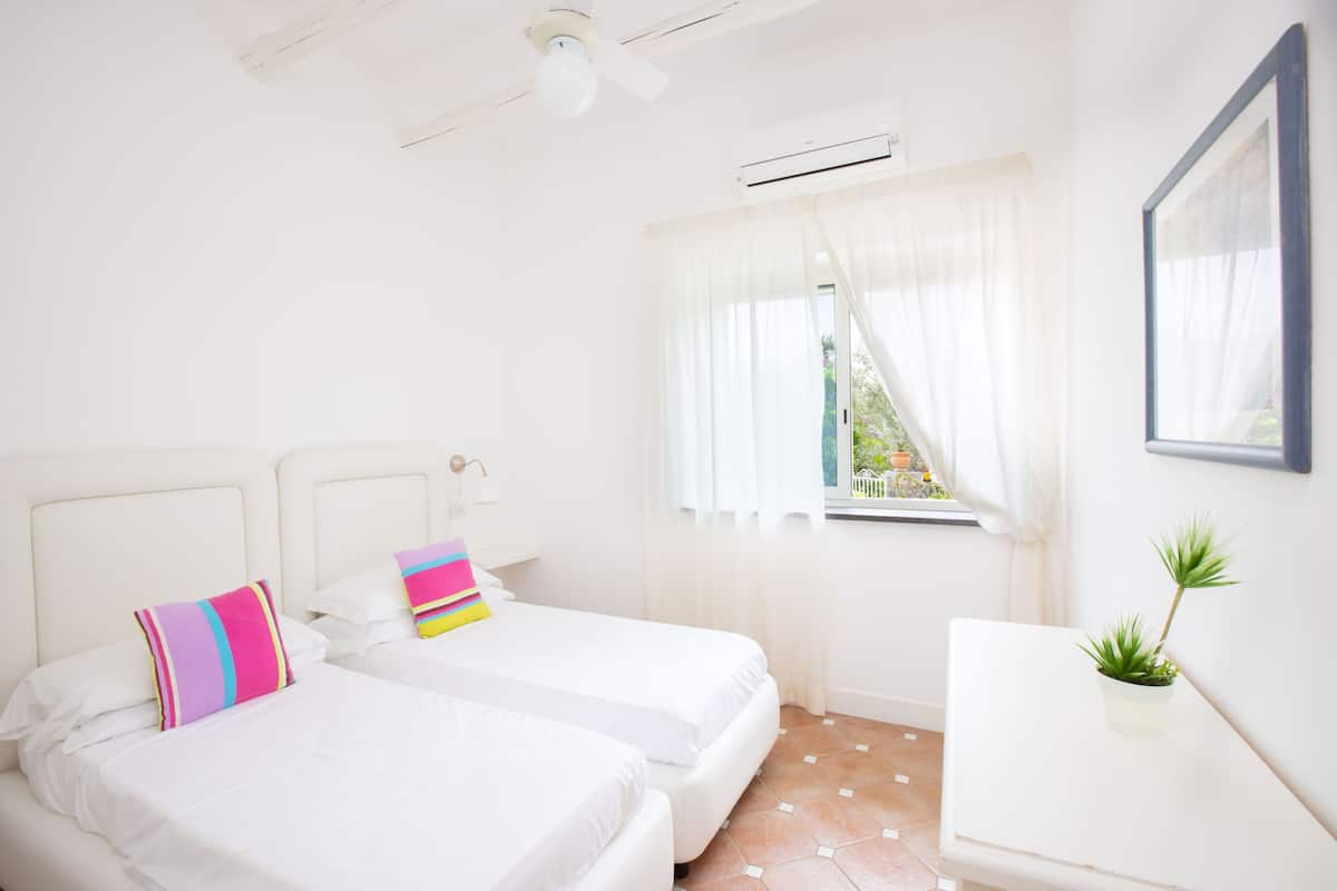 Executive appartement, 3 slaapkamers | Een kluis op de kamer, een strijkplank/strijkijzer, gratis wifi