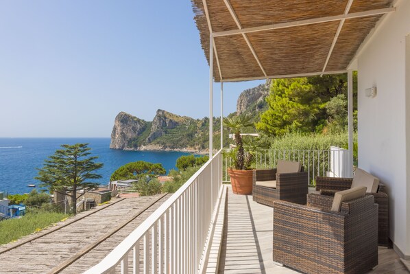 Panoramic Studio | Terrace/patio - Villa Rita Apartments (Massa Lubrense)