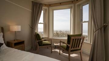 7 bedrooms, iron/ironing board, WiFi, bed sheets